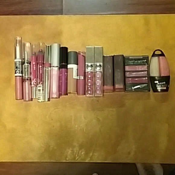 15 Lippy Bundle! Lipstick, gloss, pencil