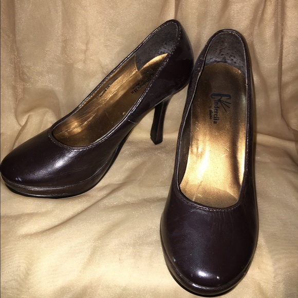 Cinderella of Boston brown heels sz 2 1/2