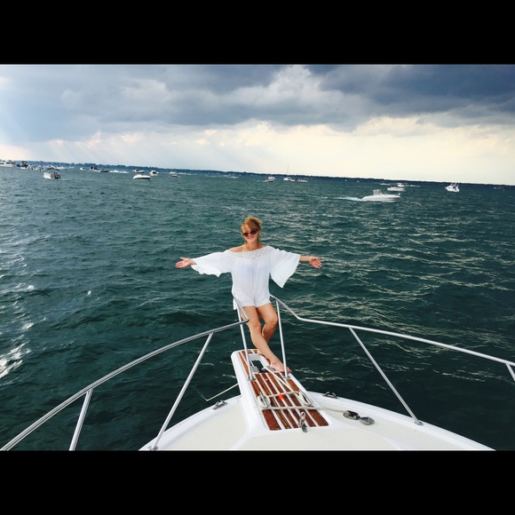 Lisa's Poshmark Closet ❤️ - Picture 3 of 4