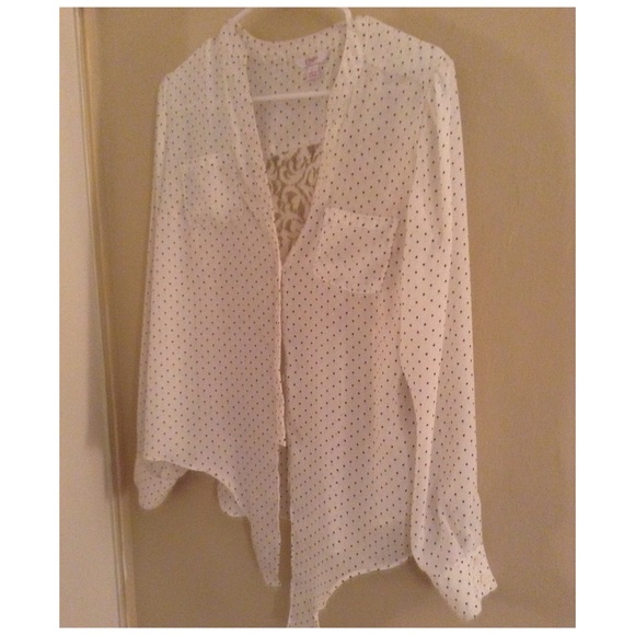 ⭐️ SALE ⭐️ Candies Polkadot Button Up