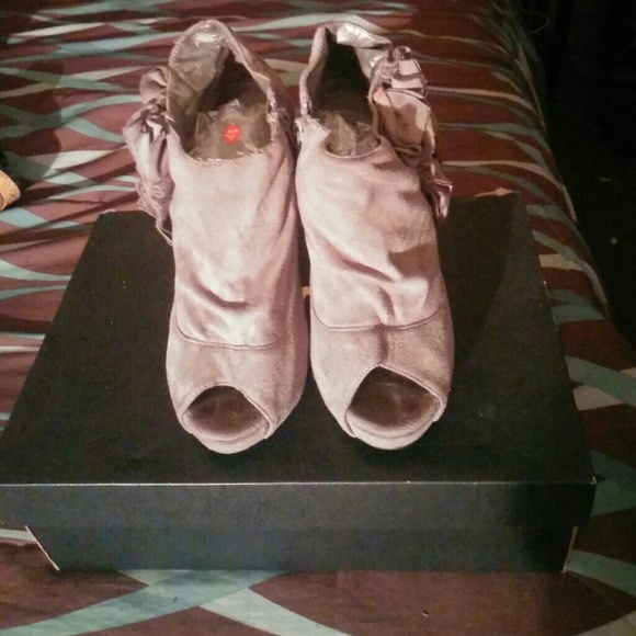 Grey heels with flower