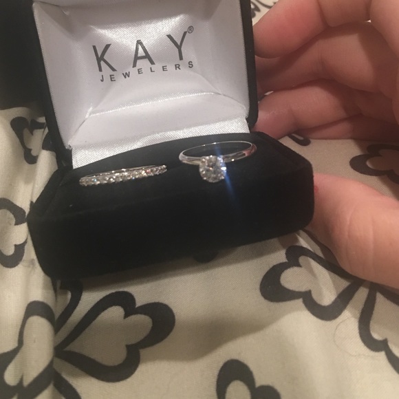 Diamond engagement and wedding ring - Picture 3 of 3