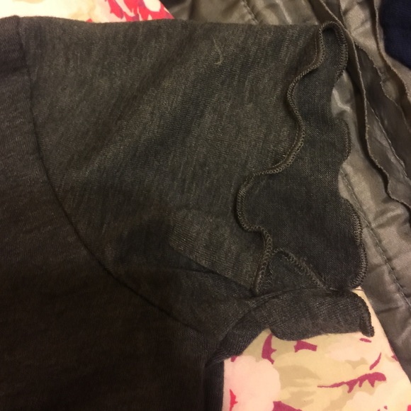 grey l.a hearts ruffle crop top - Picture 4 of 4