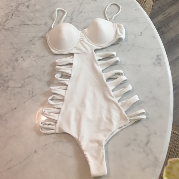 2015 S Issa de Mar white San Sebastián one piece