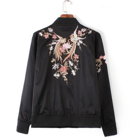 A must have Super cute Bomber jacket - Picture 2 of 4