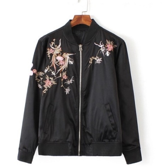 A must have Super cute Bomber jacket - Picture 3 of 4