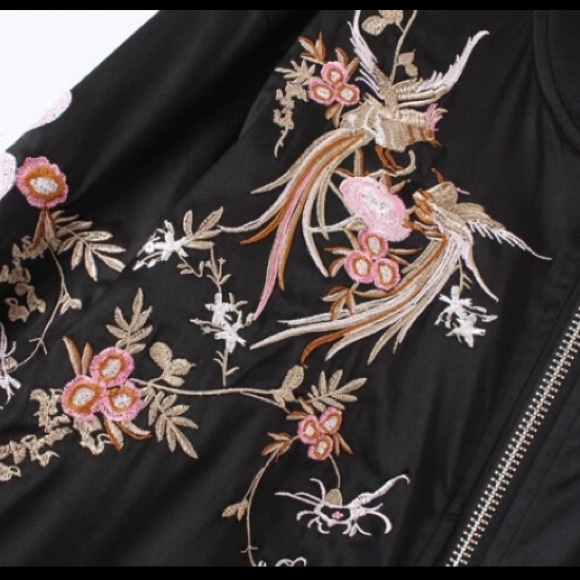 A must have Super cute Bomber jacket - Picture 4 of 4