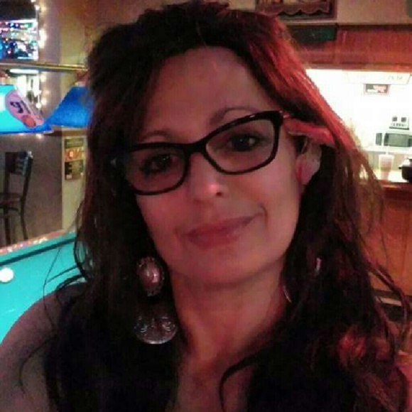 Meet your Posher, Christina - Picture 2 of 3