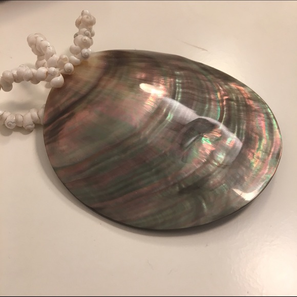 Natural shell pendant - Picture 3 of 4