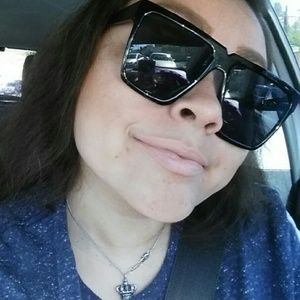 Meet your Posher, Crystal