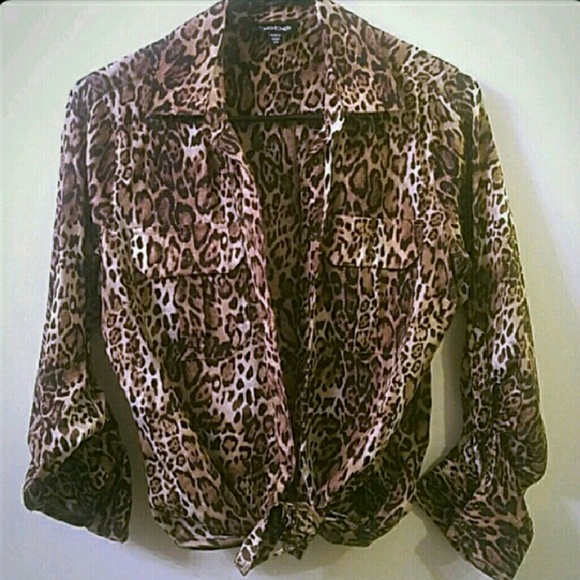 Leopard button up - Picture 2 of 2