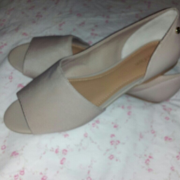 Flats: SOLD - Picture 2 of 4