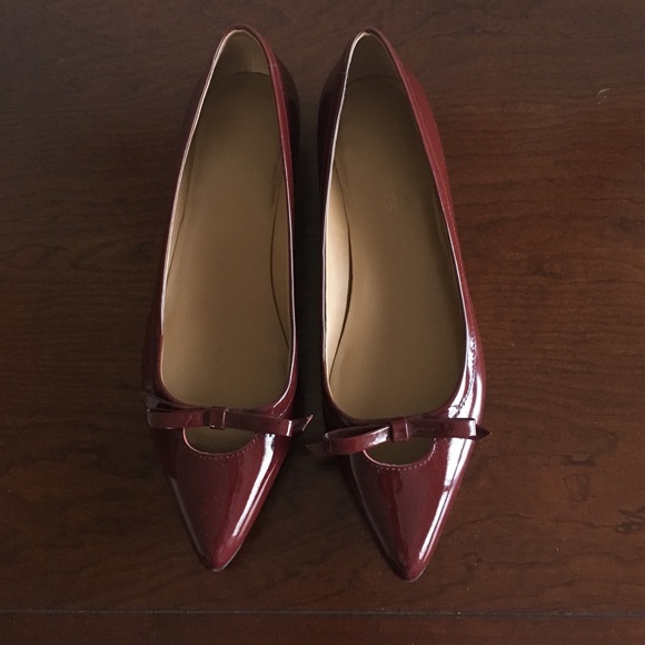 Patent red leather shoes with modern bow.