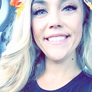 Meet your Posher, Joelle