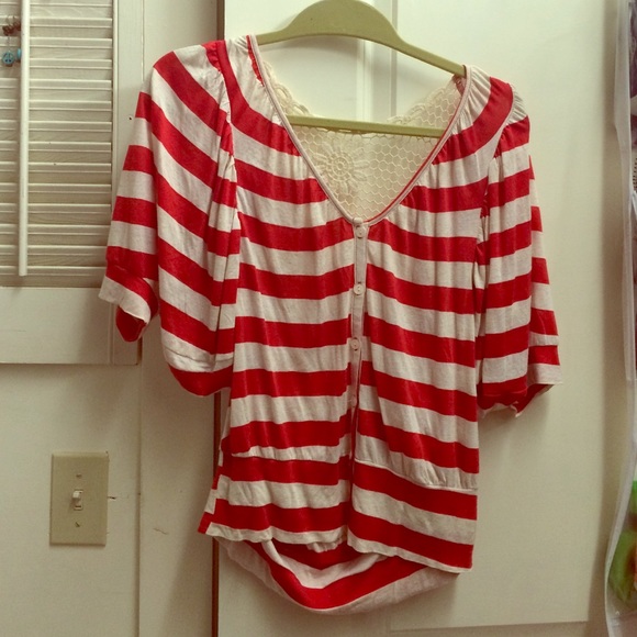 Bella D size S button up Shirt with Crochet back
