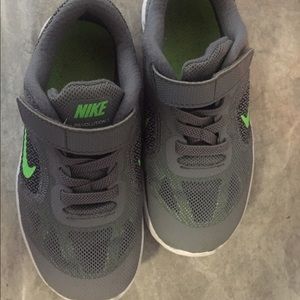 Kids Nike revolution 3 sneakers