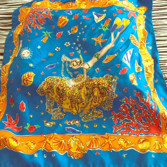 VINTAGE MOSCHINO Neck scarf.