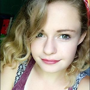 Meet your Posher, Cassi