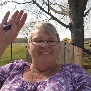 Meet your Posher, Crystal