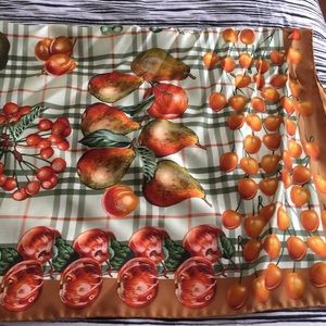 ⚡️⚡️SALE ⚡️⚡️⚡️VINTAGE silk BURBERRY scarf.