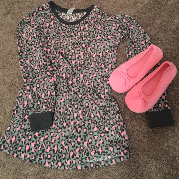 Long Pajama Sweater & BRAND NEW Slippers