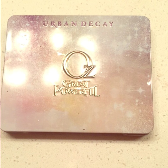 Urban Decay Other - Urban Decay " Wizard of Oz- Glenda" Palette