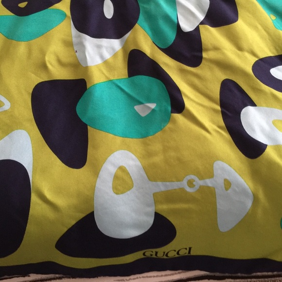 ⚡️FLASH sale. TODAY VINTAGE GUCCI silk neck scarf.