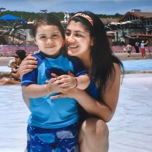 Meet your Posher, Esthela