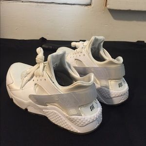 Women's nike air huarache white size 8- RESERVED