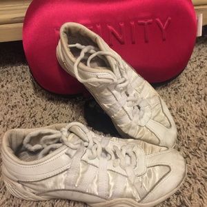 Cheer shoes