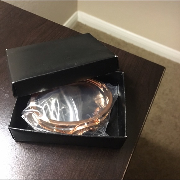 SOLD: NEW Avon chocolate cuff - Picture 4 of 4