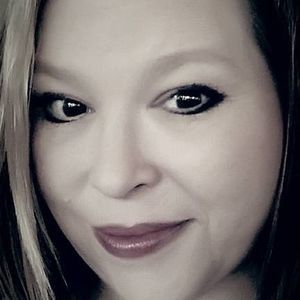 Meet your Posher, Dee