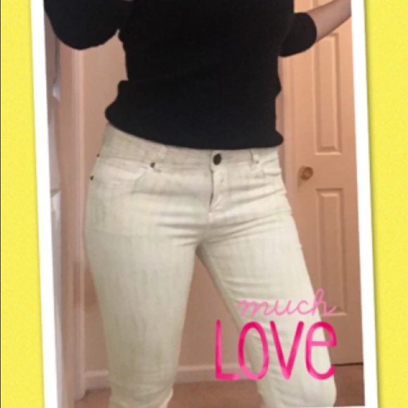 Skinny pants, Too cute! 💛💚
