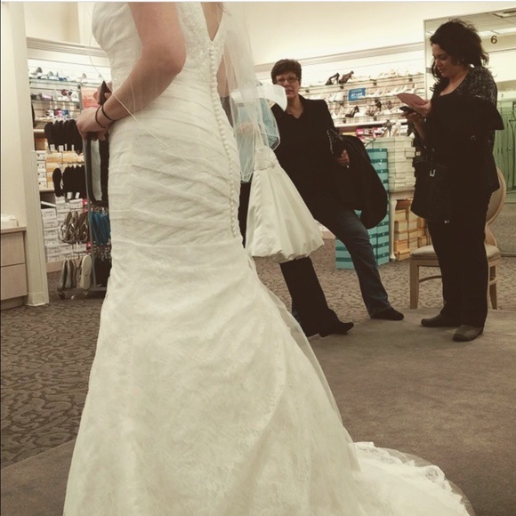 Ivory wedding dress - Picture 1 of 4