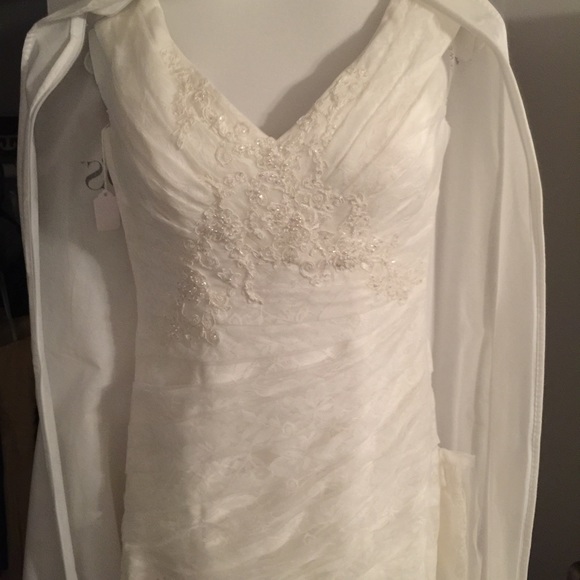Ivory wedding dress - Picture 2 of 4
