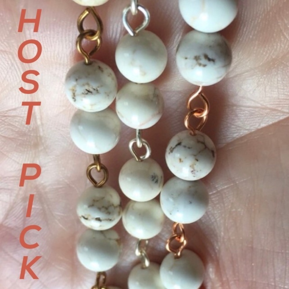🌜🎉 HOST PICK! Dreamy howlite bracelet