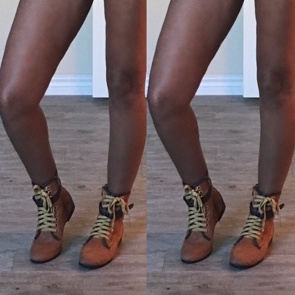 Cute ankle booties! 🍁