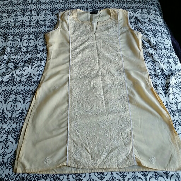 Embroidered hakoba top