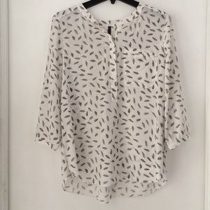 EUC NYDJ blouse petite medium