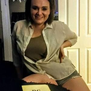 Meet your Posher, Caitlin