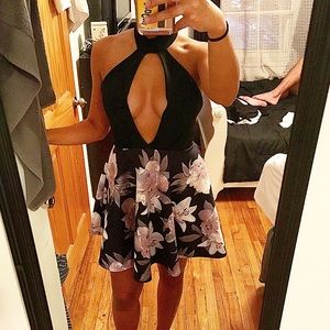 Flare floral dress with an opened back never worn