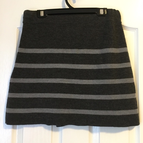 LOFT - Super Cute Sweater Skirt - MP - Picture 2 of 4