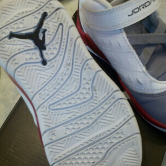 Jordan for kids size 9c shoes - Picture 2 of 3
