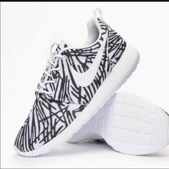 SOLD Nike Roshe One Print Size 7