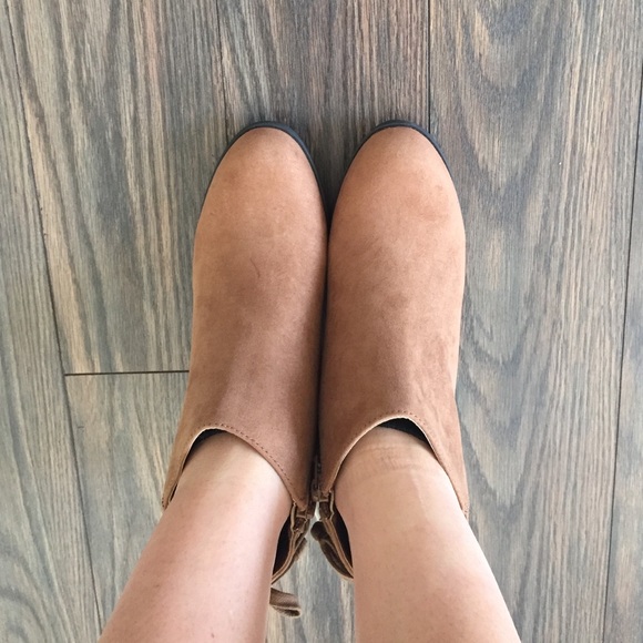 [ Last Pair ] Tan Ankle Booties - Picture 2 of 2