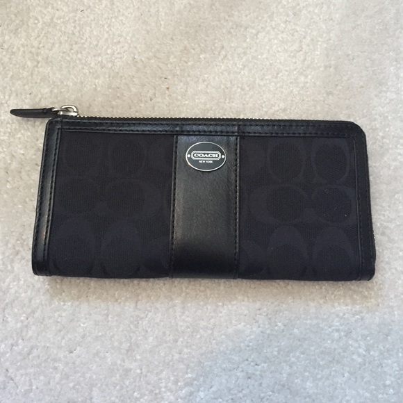 Coach Wallet 7 1/2. by 4