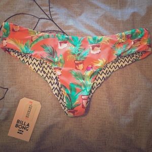Billabong cheeky coverage bikini. Reversible!