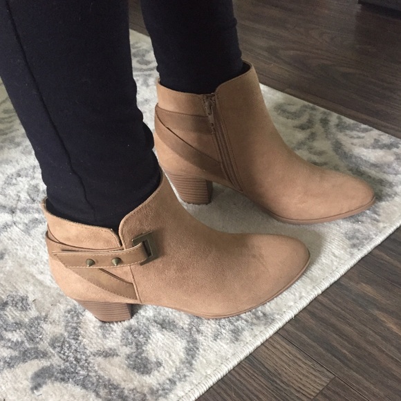 Last Pair 💕 Nude Ankle Booties - Picture 3 of 4