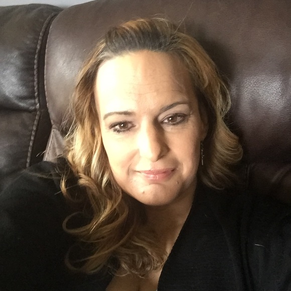 Meet your Posher, Felisha