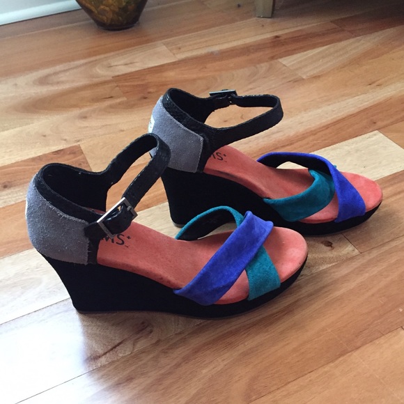 Brand new never worn toms. So Cute for fall